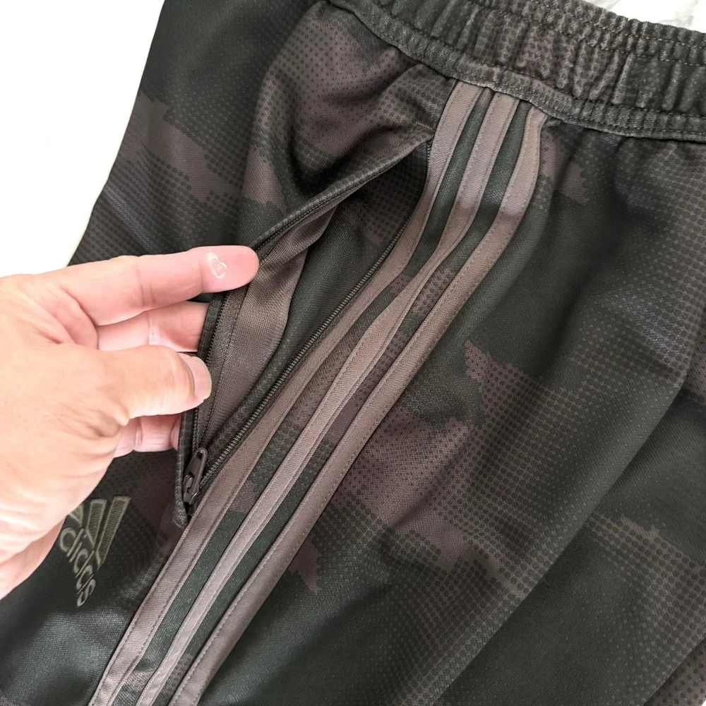 Mens Adidas Originals Camo Nylon Sweatpant, Size Small‎